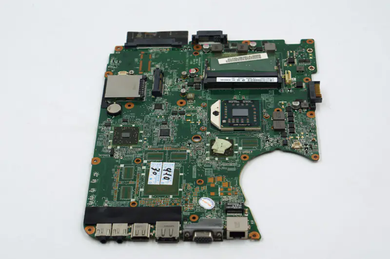 Základní deska Toshiba A000079130 L655D DA0BL7MB6E0 s1