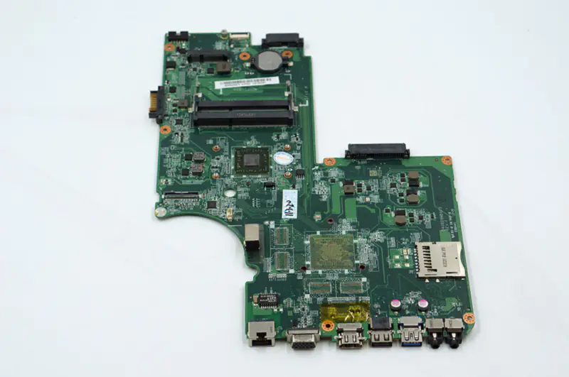 Toshiba A000243950 DA0BD9MB8F0 L75D Základní deska