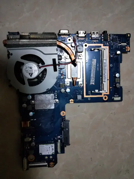 Základní deska Samsung NP270E5G